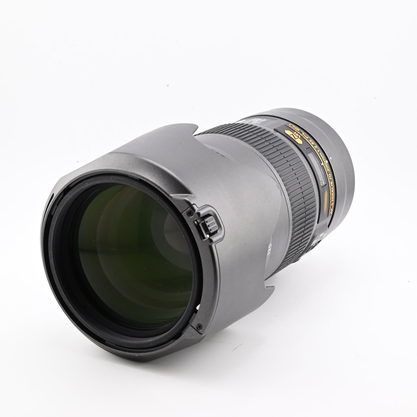 Nikon 70-200mm f2.8 professional telephoto zoom lens