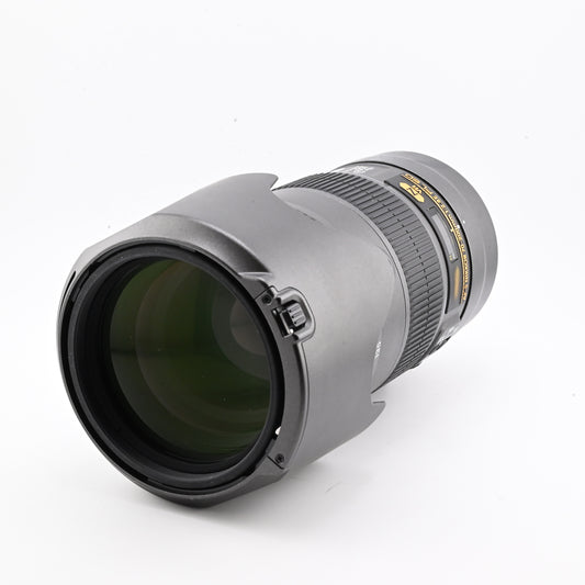 Nikon 70-200mm f2.8 professional telephoto zoom lens